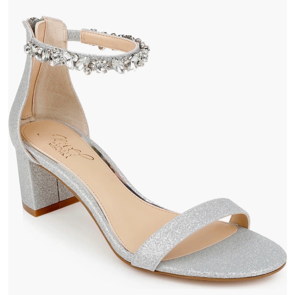 NEW Badgley Mischka Catalina Ankle Strap Heels with Silver Accents Size 8 A16